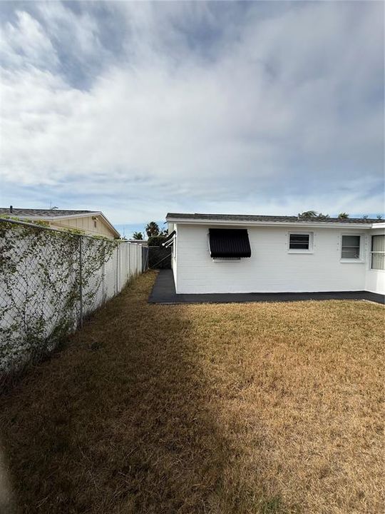 For Sale: $215,000 (2 beds, 1 baths, 864 Square Feet)