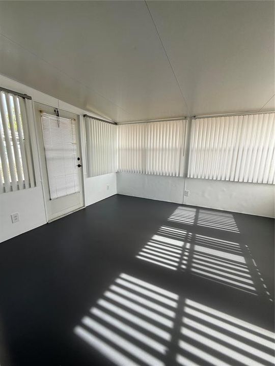 For Sale: $215,000 (2 beds, 1 baths, 864 Square Feet)