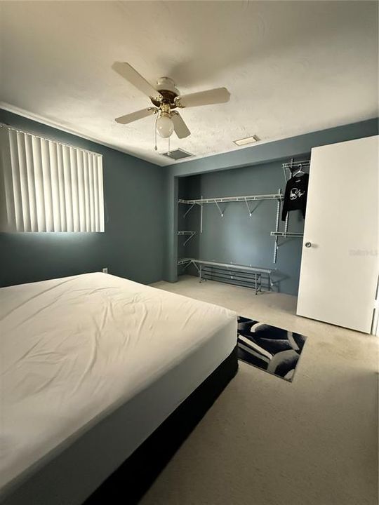 For Sale: $215,000 (2 beds, 1 baths, 864 Square Feet)