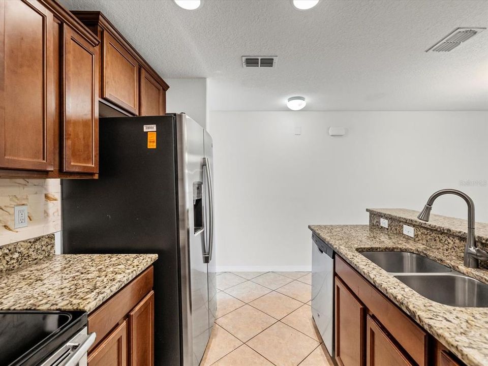 На продажу: $265,000 (3 спален, 2 ванн, 1501 Квадратных фут)