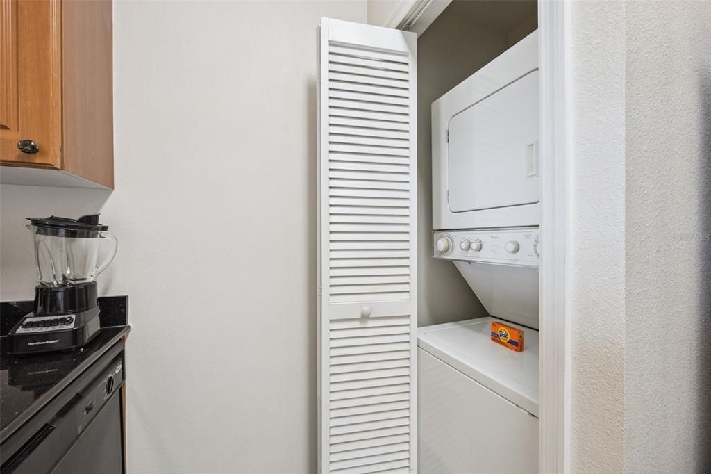 For Sale: $160,000 (1 beds, 1 baths, 671 Square Feet)