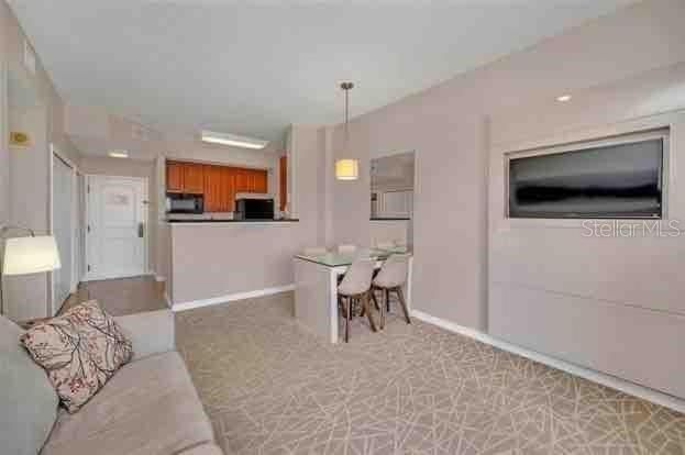 For Sale: $160,000 (1 beds, 1 baths, 671 Square Feet)