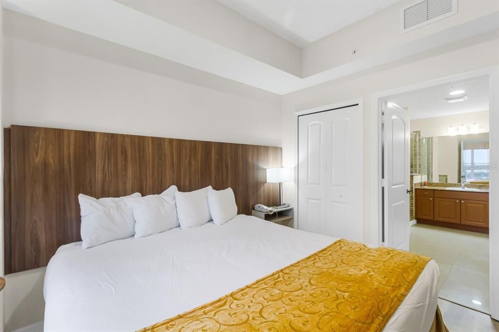 For Sale: $160,000 (1 beds, 1 baths, 671 Square Feet)