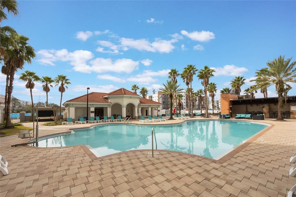 For Sale: $160,000 (1 beds, 1 baths, 671 Square Feet)