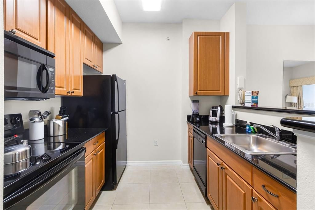For Sale: $160,000 (1 beds, 1 baths, 671 Square Feet)