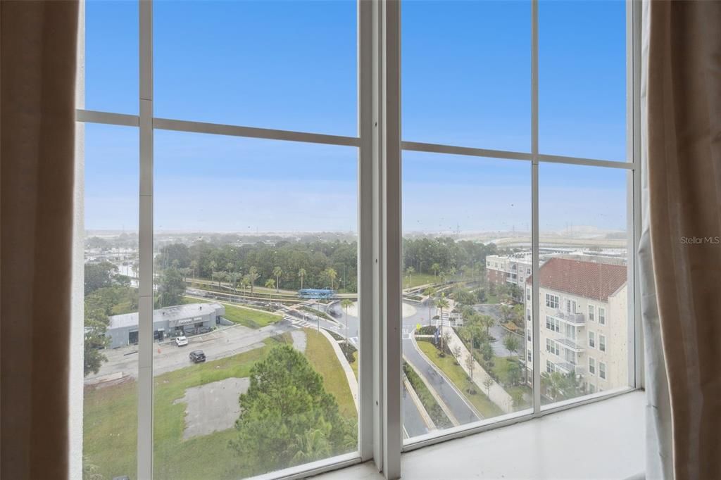 For Sale: $160,000 (1 beds, 1 baths, 671 Square Feet)