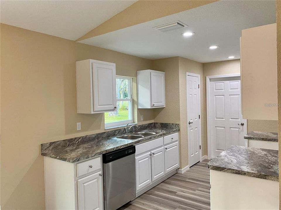 For Rent: $1,870 (3 beds, 2 baths, 1165 Square Feet)