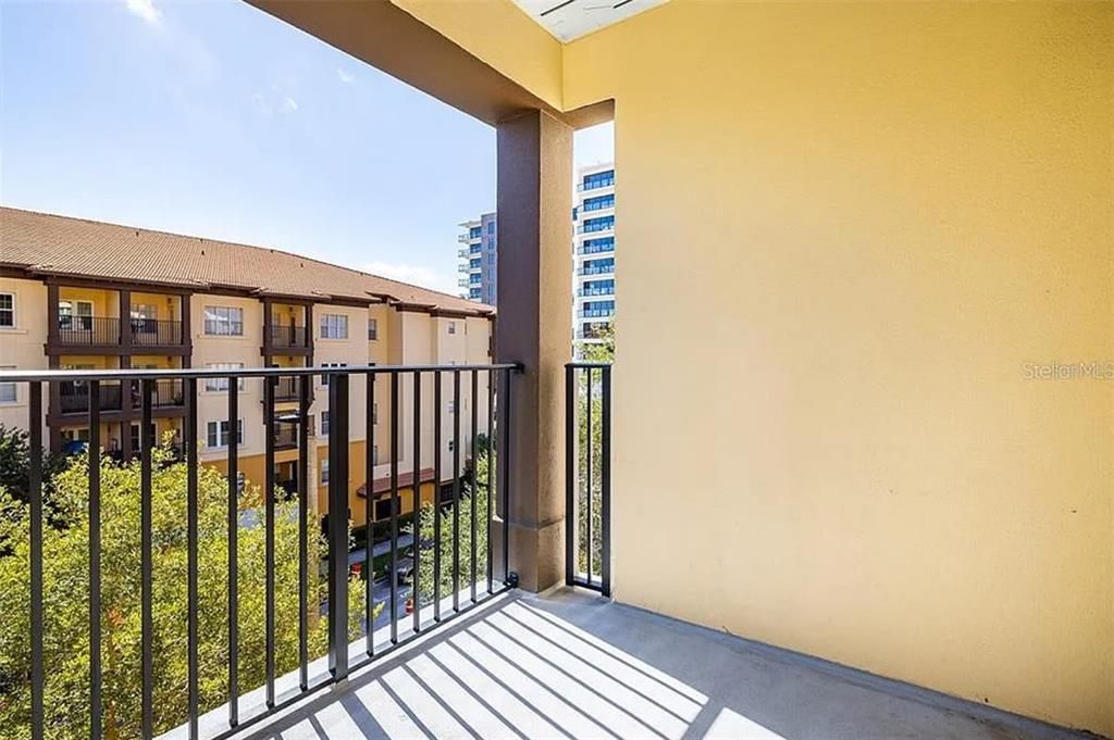 На продажу: $525,000 (2 спален, 2 ванн, 1128 Квадратных фут)