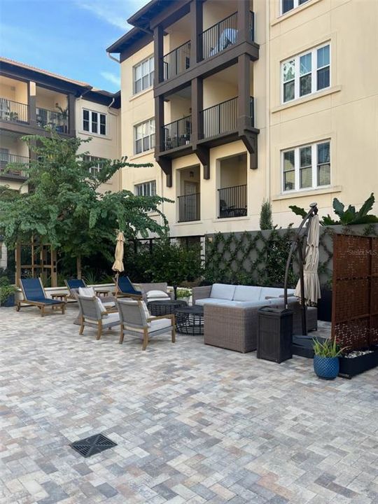 На продажу: $525,000 (2 спален, 2 ванн, 1128 Квадратных фут)