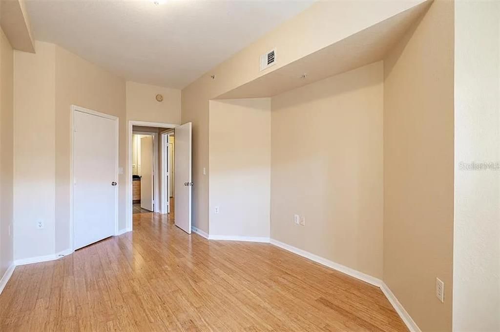 На продажу: $525,000 (2 спален, 2 ванн, 1128 Квадратных фут)