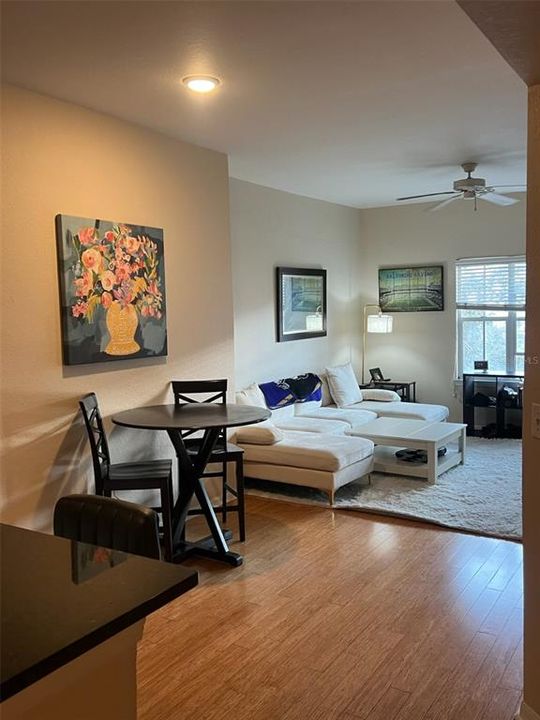 На продажу: $525,000 (2 спален, 2 ванн, 1128 Квадратных фут)