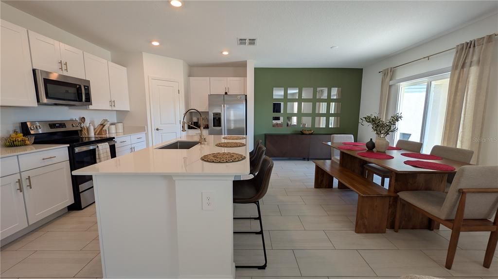 出租: $2,650 (4 贝兹, 2 浴室, 1920 平方英尺)