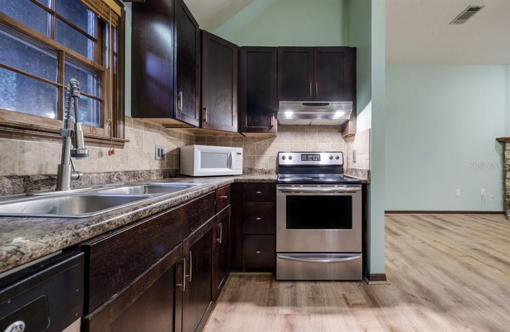 For Rent: $1,850 (2 beds, 2 baths, 969 Square Feet)