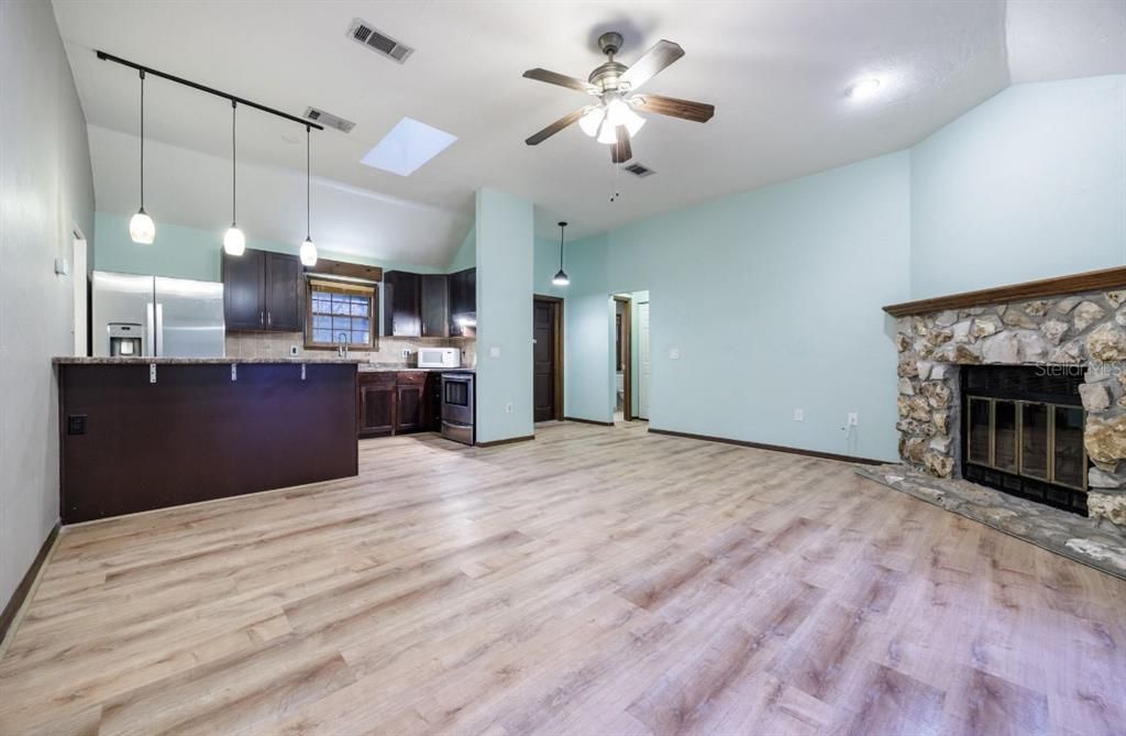 For Rent: $1,850 (2 beds, 2 baths, 969 Square Feet)