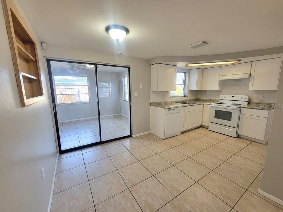 For Sale: $190,000 (2 beds, 1 baths, 1024 Square Feet)