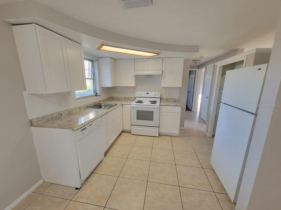 For Sale: $190,000 (2 beds, 1 baths, 1024 Square Feet)