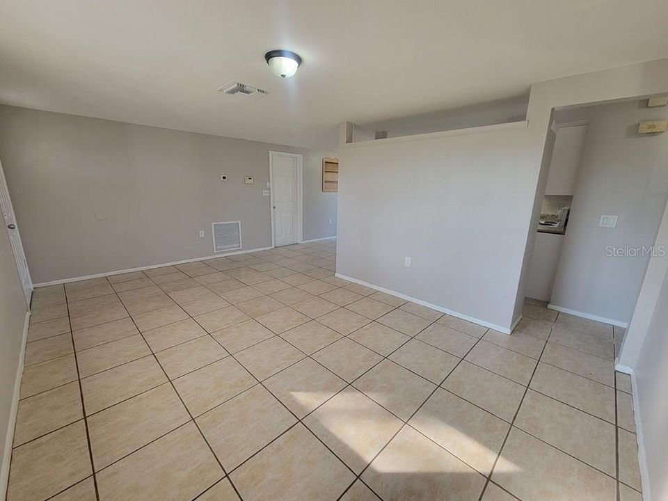 For Sale: $190,000 (2 beds, 1 baths, 1024 Square Feet)