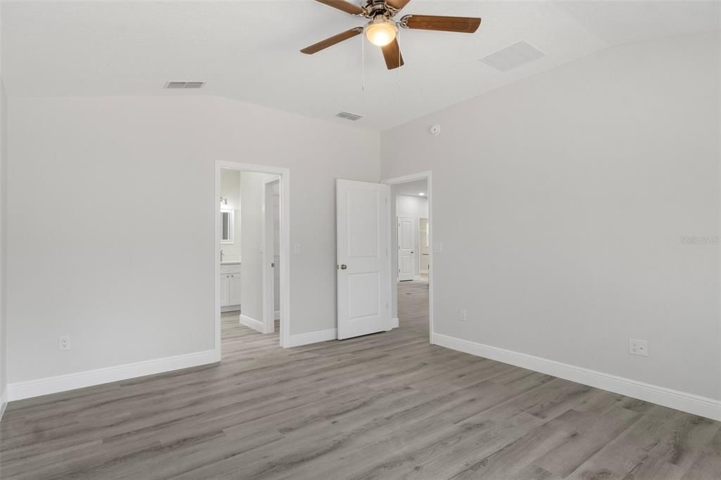 В аренду: $2,400 (4 спален, 2 ванн, 1662 Квадратных фут)