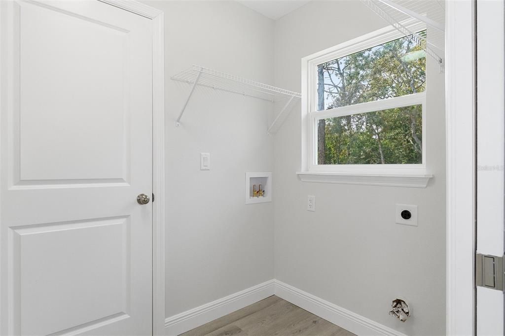 В аренду: $2,400 (4 спален, 2 ванн, 1662 Квадратных фут)