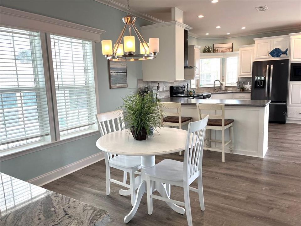 For Sale: $359,000 (2 beds, 2 baths, 1195 Square Feet)