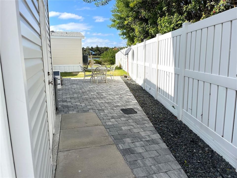 For Sale: $359,000 (2 beds, 2 baths, 1195 Square Feet)