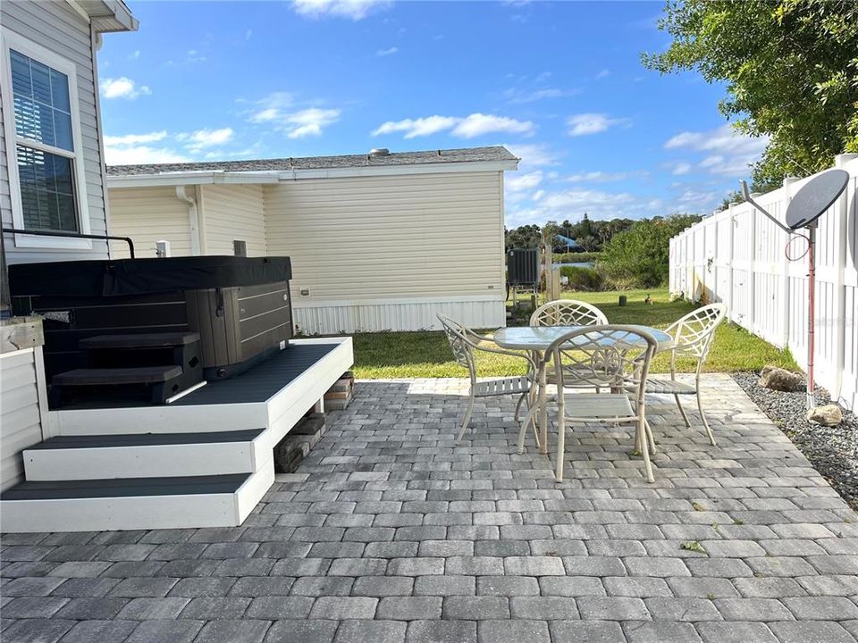 For Sale: $359,000 (2 beds, 2 baths, 1195 Square Feet)