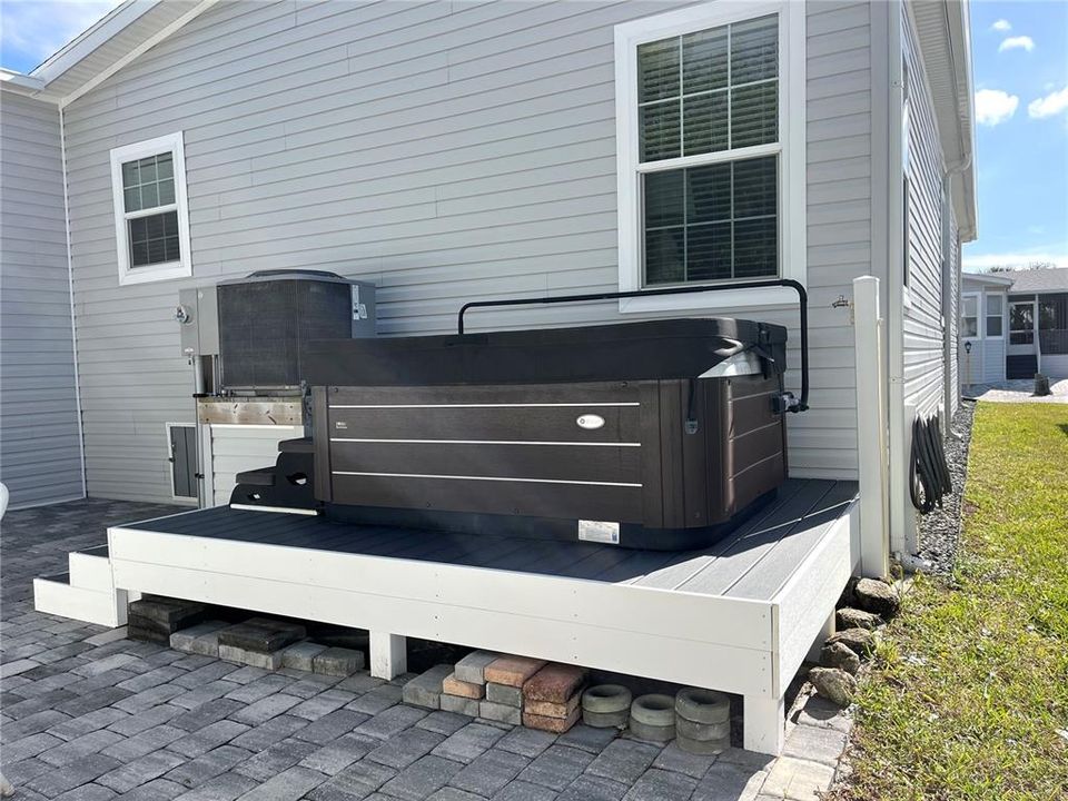 For Sale: $359,000 (2 beds, 2 baths, 1195 Square Feet)