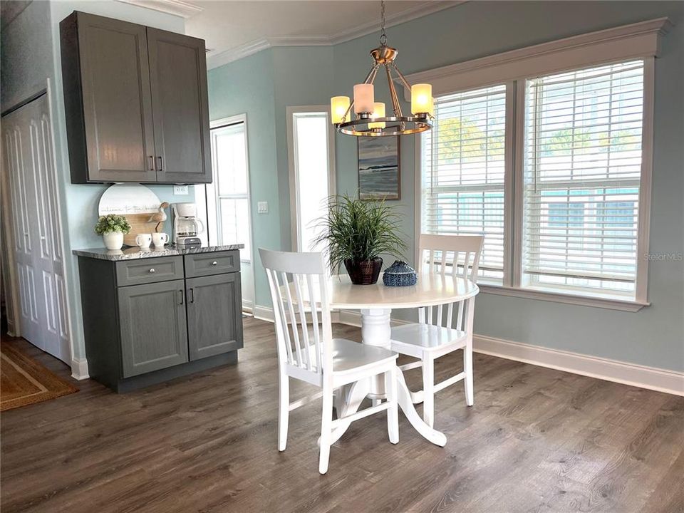 For Sale: $359,000 (2 beds, 2 baths, 1195 Square Feet)