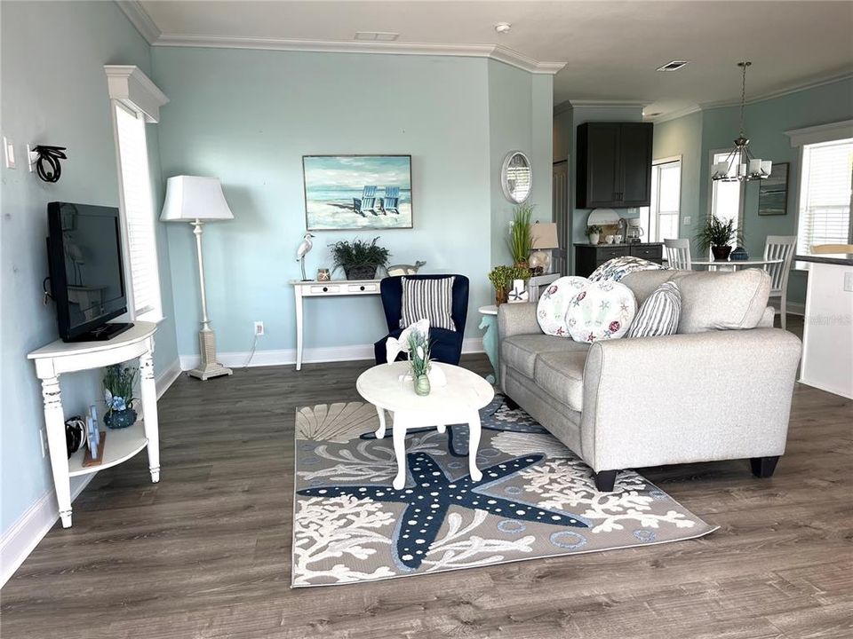 For Sale: $359,000 (2 beds, 2 baths, 1195 Square Feet)