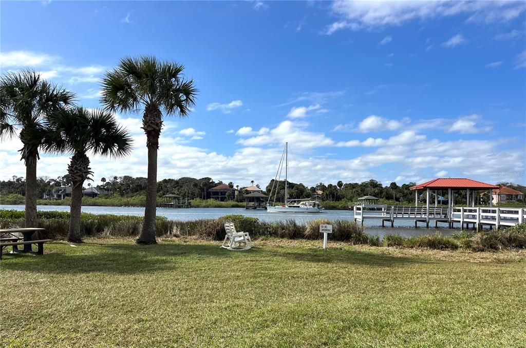 For Sale: $359,000 (2 beds, 2 baths, 1195 Square Feet)