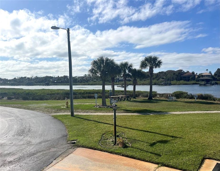 For Sale: $359,000 (2 beds, 2 baths, 1195 Square Feet)