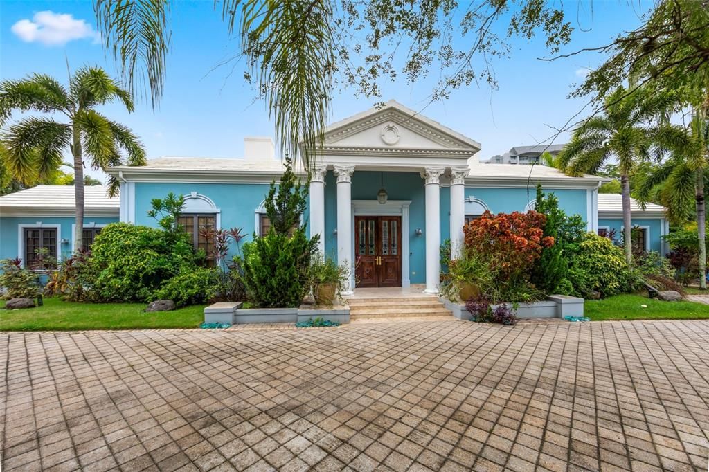 Recently Sold: $4,500,000 (5 beds, 7 baths, 7816 Square Feet)