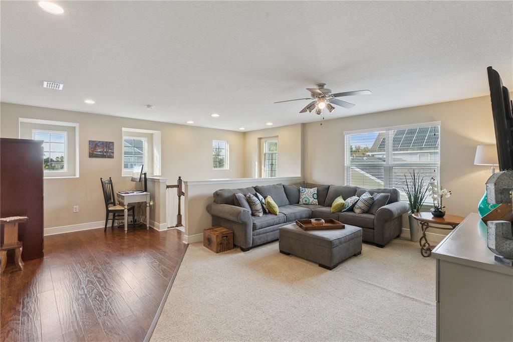 待售: $734,900 (3 贝兹, 2 浴室, 2707 平方英尺)