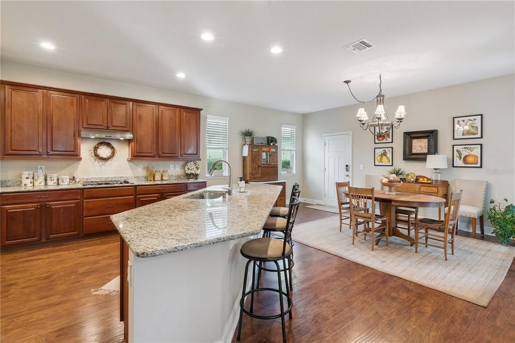 待售: $734,900 (3 贝兹, 2 浴室, 2707 平方英尺)