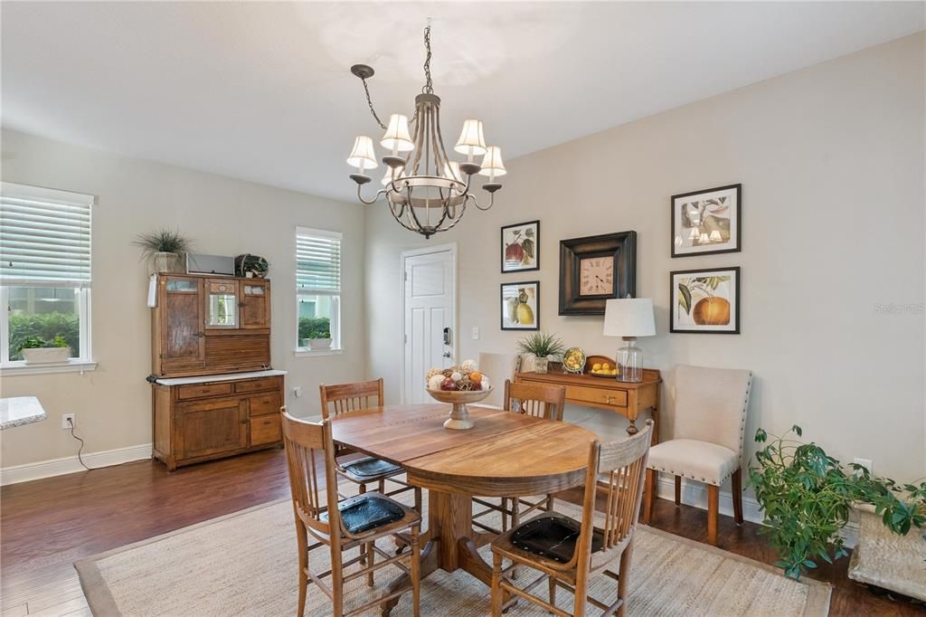 待售: $734,900 (3 贝兹, 2 浴室, 2707 平方英尺)