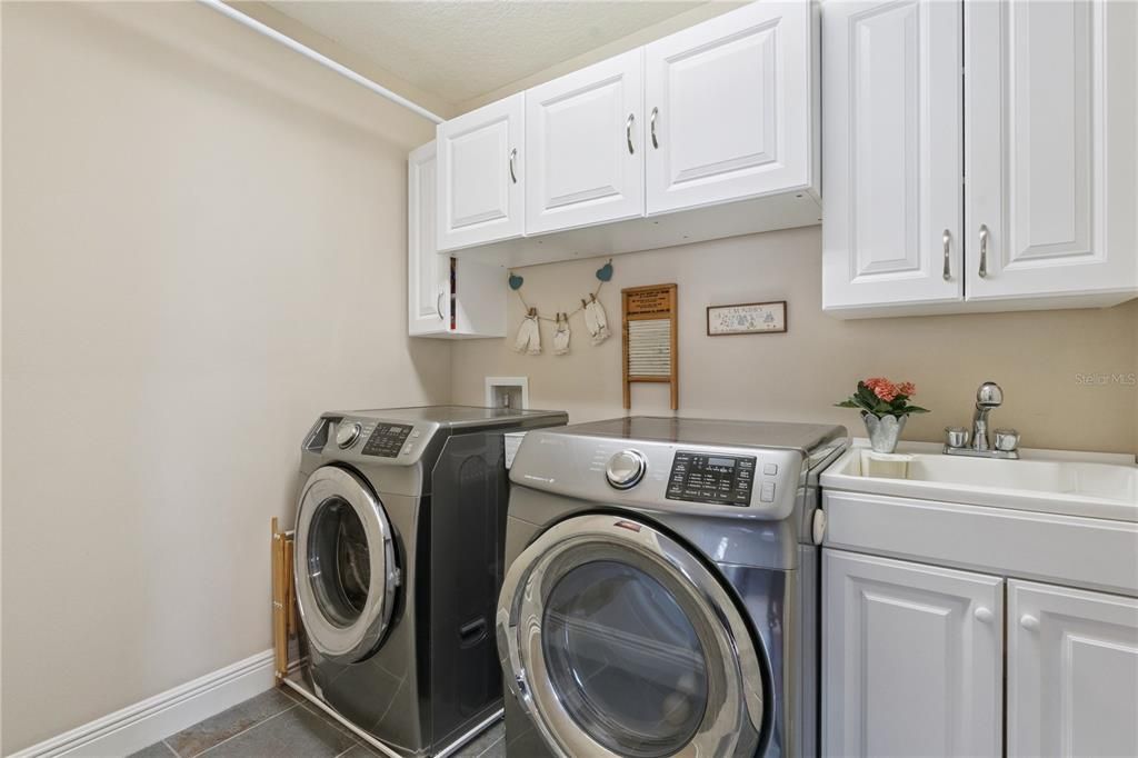 待售: $734,900 (3 贝兹, 2 浴室, 2707 平方英尺)