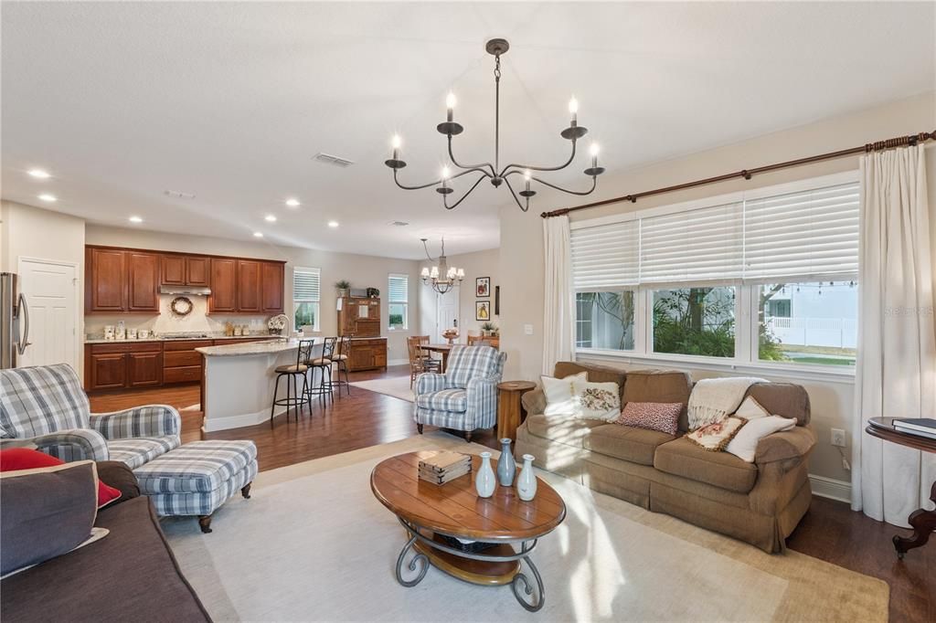 待售: $734,900 (3 贝兹, 2 浴室, 2707 平方英尺)