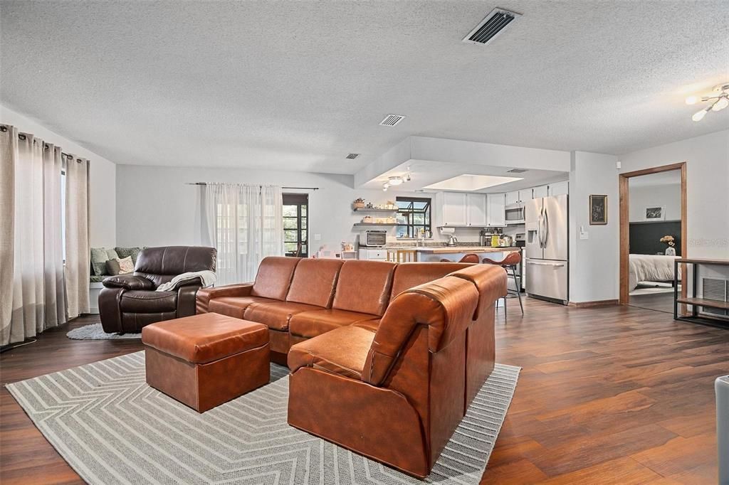 For Sale: $290,000 (2 beds, 2 baths, 1308 Square Feet)