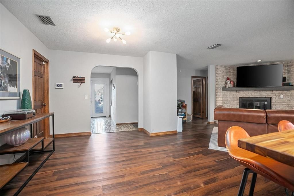 For Sale: $290,000 (2 beds, 2 baths, 1308 Square Feet)