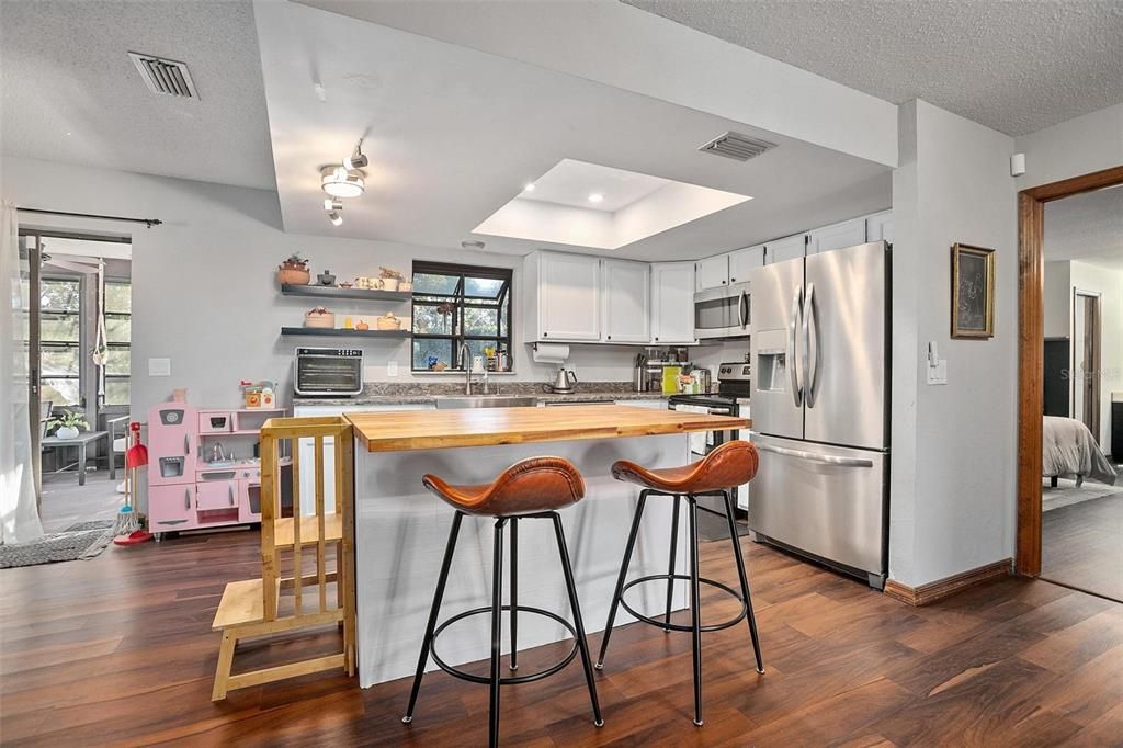 For Sale: $290,000 (2 beds, 2 baths, 1308 Square Feet)