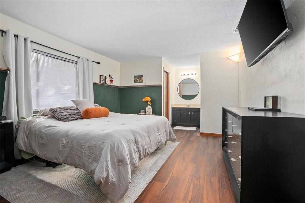 For Sale: $290,000 (2 beds, 2 baths, 1308 Square Feet)