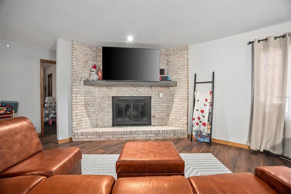 For Sale: $290,000 (2 beds, 2 baths, 1308 Square Feet)