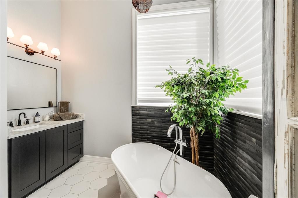 待售: $3,499,000 (6 贝兹, 6 浴室, 7761 平方英尺)