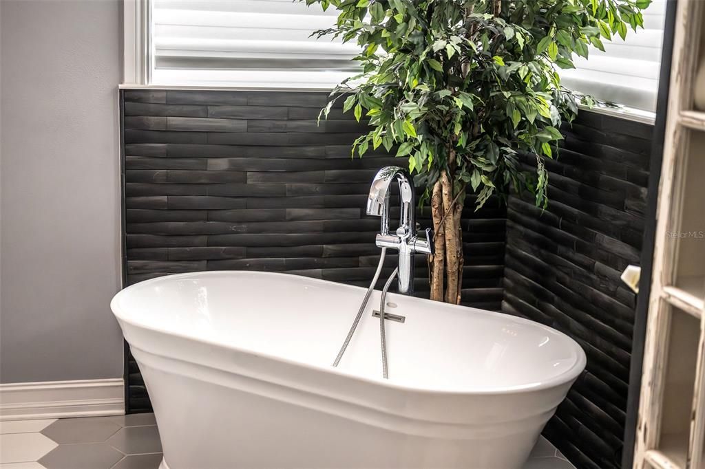 待售: $3,499,000 (6 贝兹, 6 浴室, 7761 平方英尺)