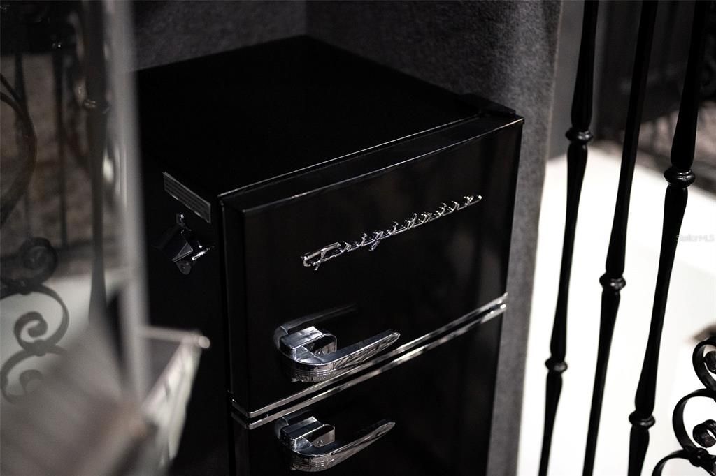 待售: $3,499,000 (6 贝兹, 6 浴室, 7761 平方英尺)