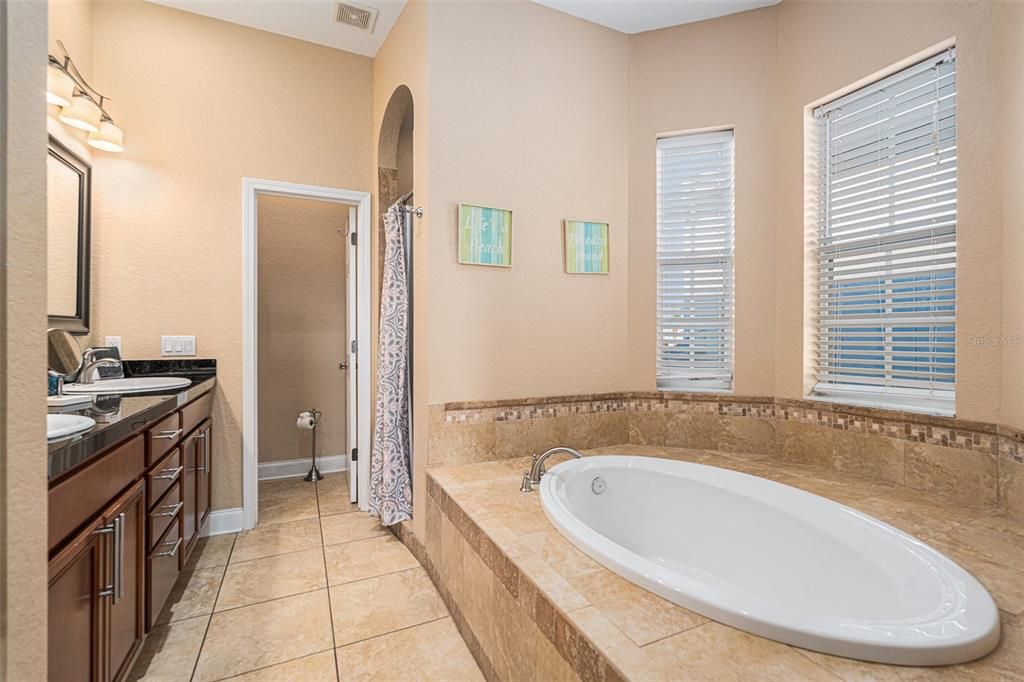 En Venta: $1,150,000 (3 camas, 2 baños, 2933 Pies cuadrados)