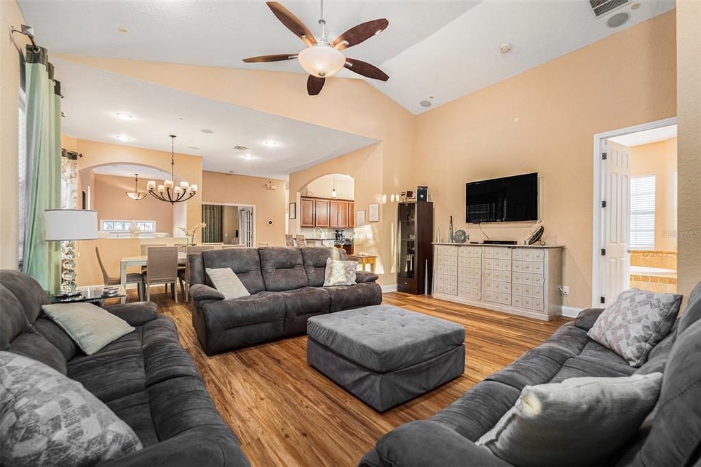 En Venta: $1,150,000 (3 camas, 2 baños, 2933 Pies cuadrados)