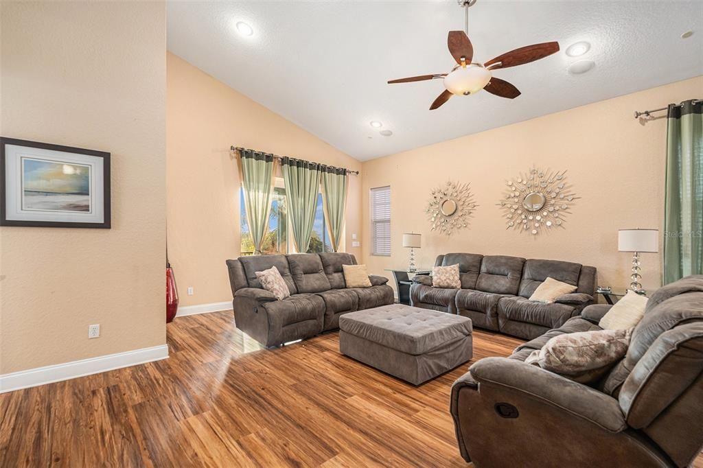 En Venta: $1,150,000 (3 camas, 2 baños, 2933 Pies cuadrados)