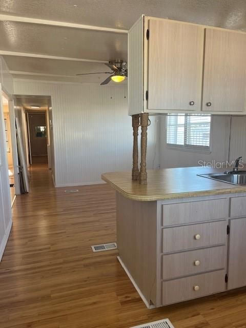 待售: $164,900 (1 贝兹, 1 浴室, 564 平方英尺)