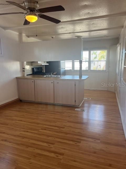 待售: $164,900 (1 贝兹, 1 浴室, 564 平方英尺)